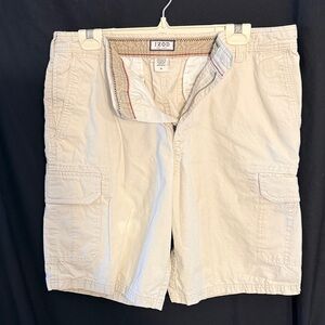 Izod Men’s Cargo Shorts in Beige
